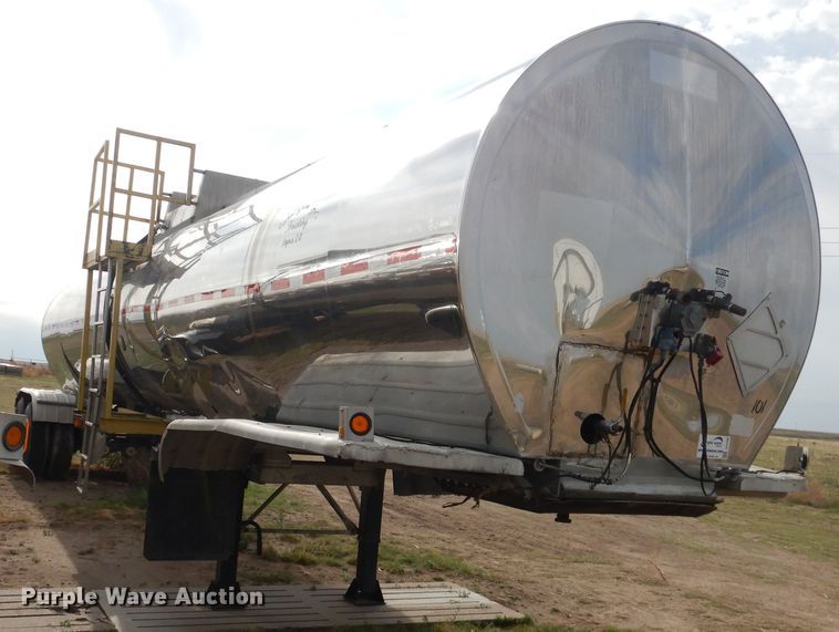 image for item DJ1246 1988 Walker  tank trailer