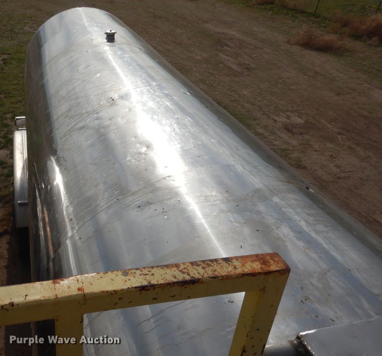 image for item DJ1246 1988 Walker  tank trailer