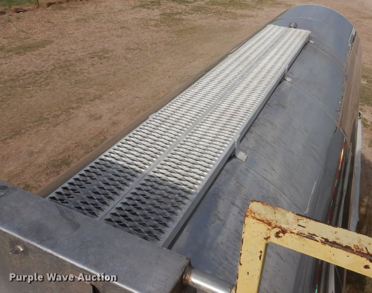 image for item DJ1246 1988 Walker  tank trailer