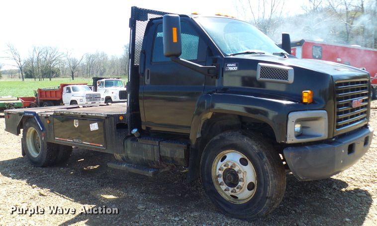 image for item DL0957 2005 GMC C7500  flatbed truck
