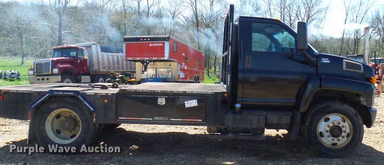 image for item DL0957 2005 GMC C7500  flatbed truck