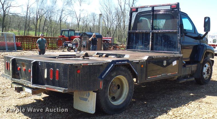 image for item DL0957 2005 GMC C7500  flatbed truck