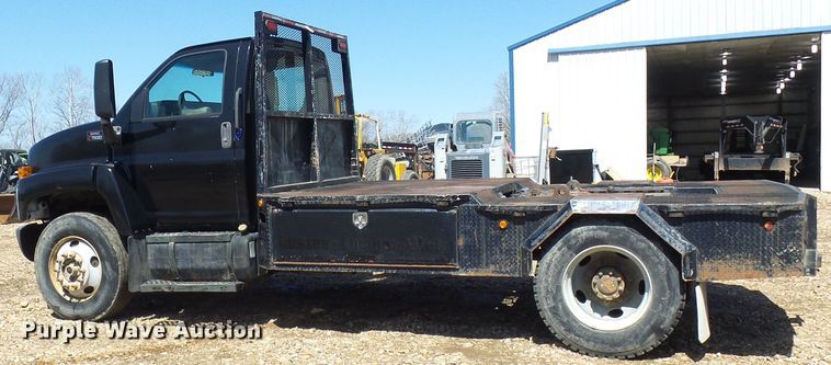 image for item DL0957 2005 GMC C7500  flatbed truck