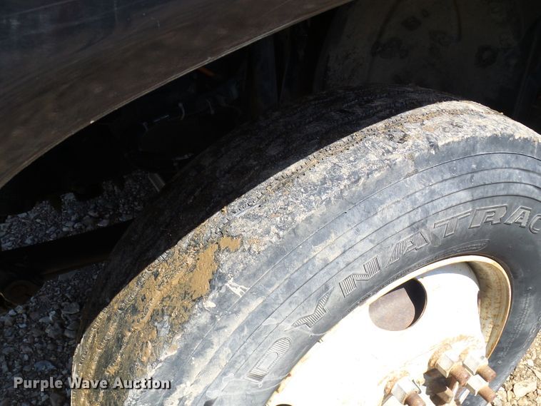 image for item DL0957 2005 GMC C7500  flatbed truck