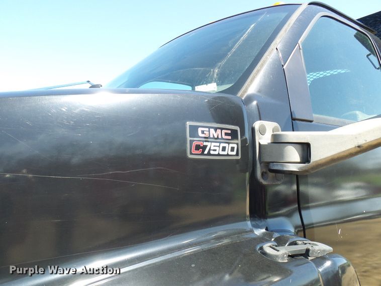 image for item DL0957 2005 GMC C7500  flatbed truck