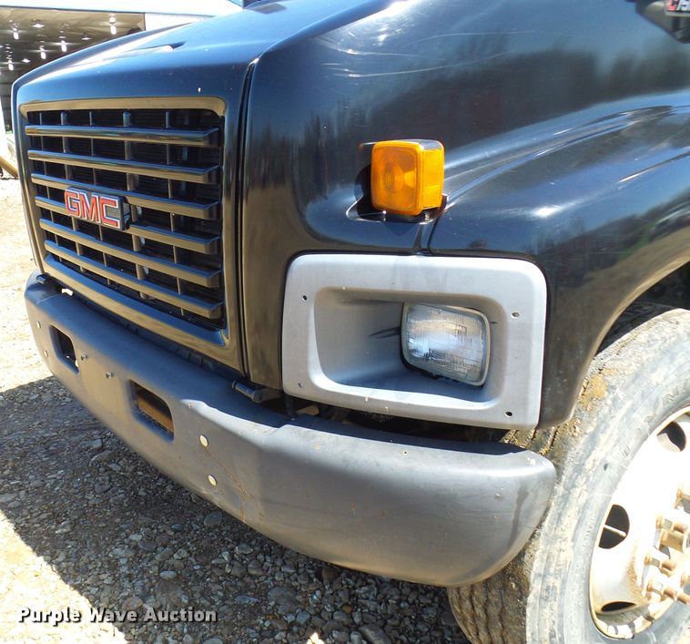 image for item DL0957 2005 GMC C7500  flatbed truck