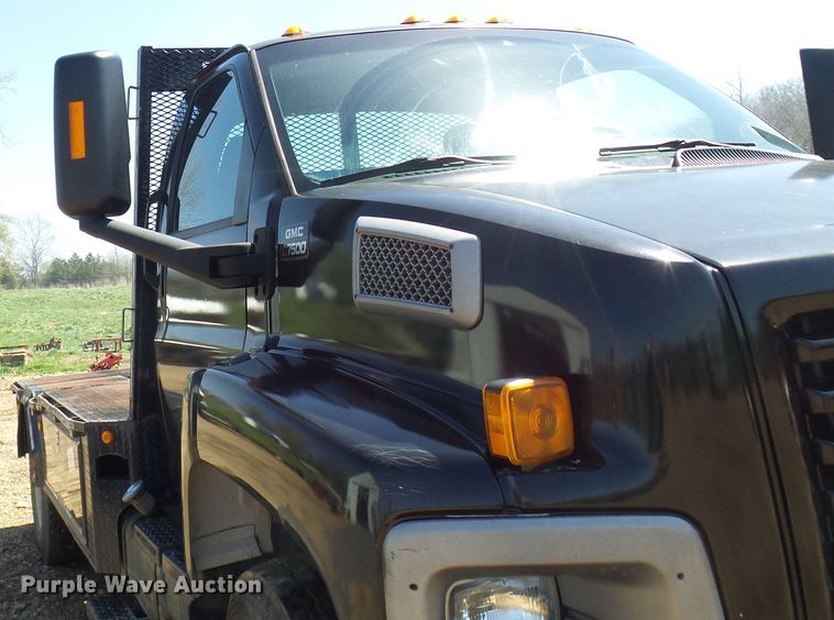 image for item DL0957 2005 GMC C7500  flatbed truck