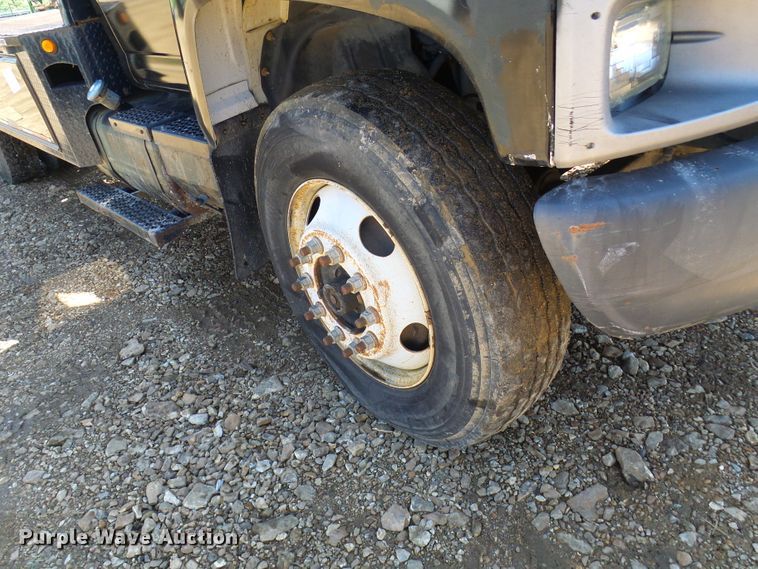 image for item DL0957 2005 GMC C7500  flatbed truck