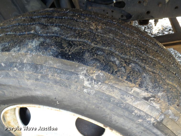 image for item DL0957 2005 GMC C7500  flatbed truck