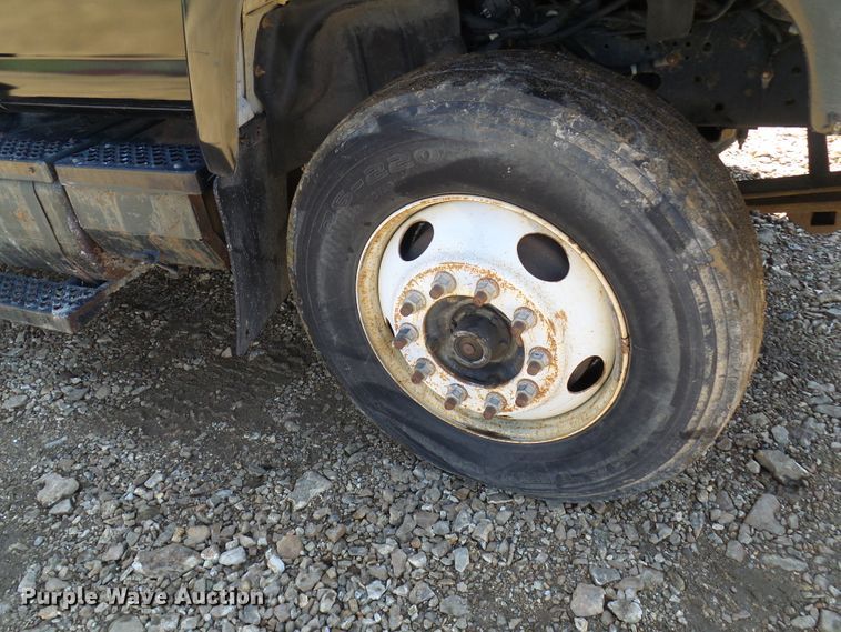 image for item DL0957 2005 GMC C7500  flatbed truck