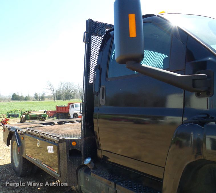 image for item DL0957 2005 GMC C7500  flatbed truck