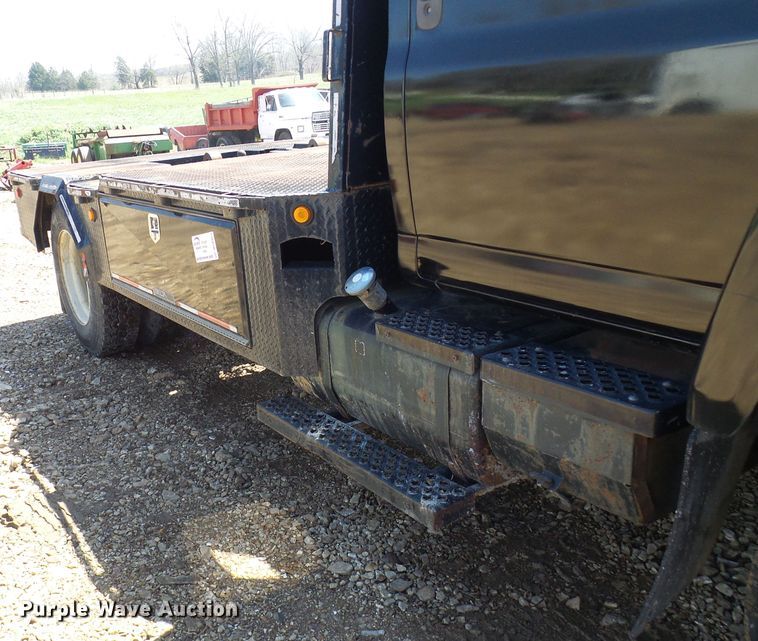 image for item DL0957 2005 GMC C7500  flatbed truck