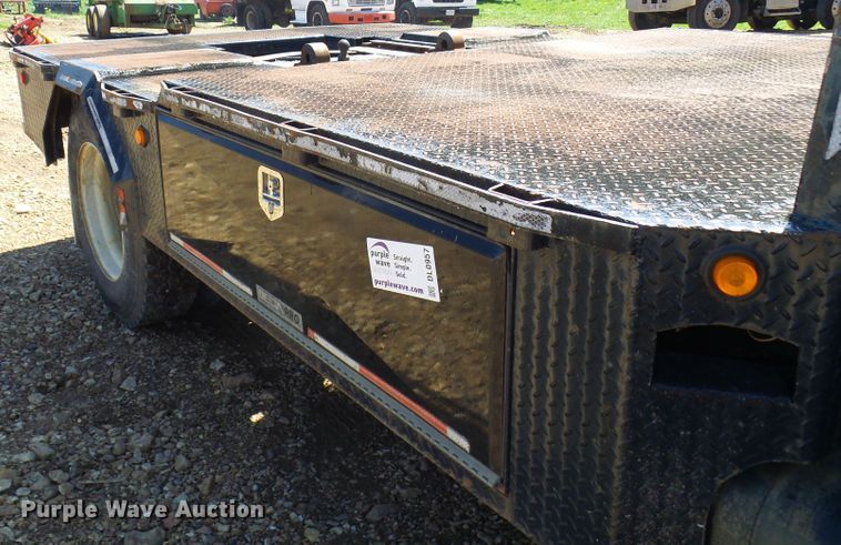 image for item DL0957 2005 GMC C7500  flatbed truck