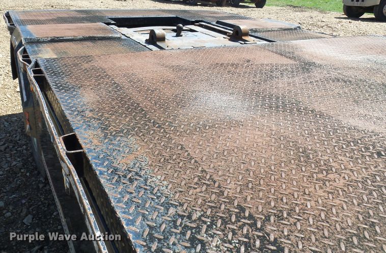 image for item DL0957 2005 GMC C7500  flatbed truck