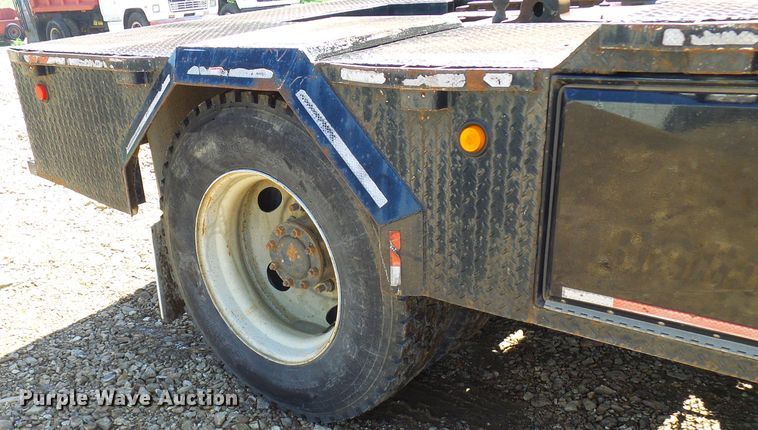 image for item DL0957 2005 GMC C7500  flatbed truck