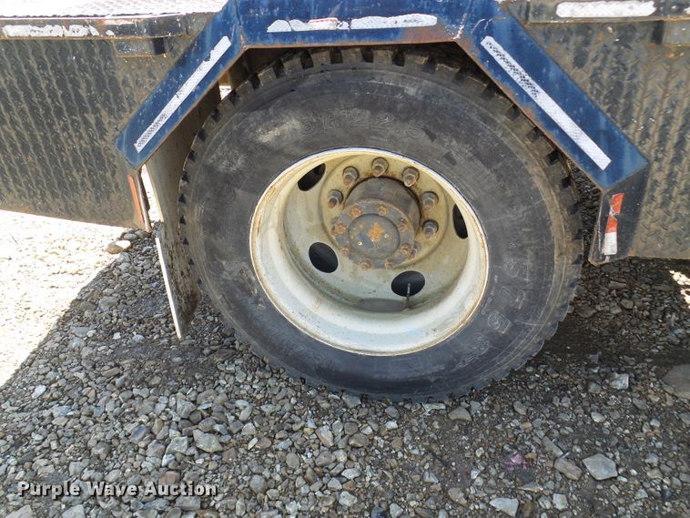 image for item DL0957 2005 GMC C7500  flatbed truck