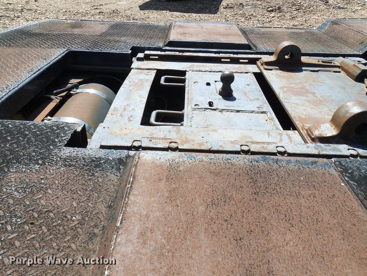 image for item DL0957 2005 GMC C7500  flatbed truck