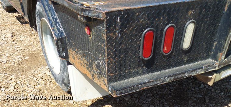 image for item DL0957 2005 GMC C7500  flatbed truck