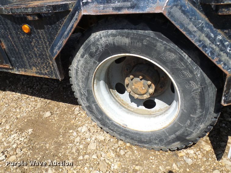 image for item DL0957 2005 GMC C7500  flatbed truck