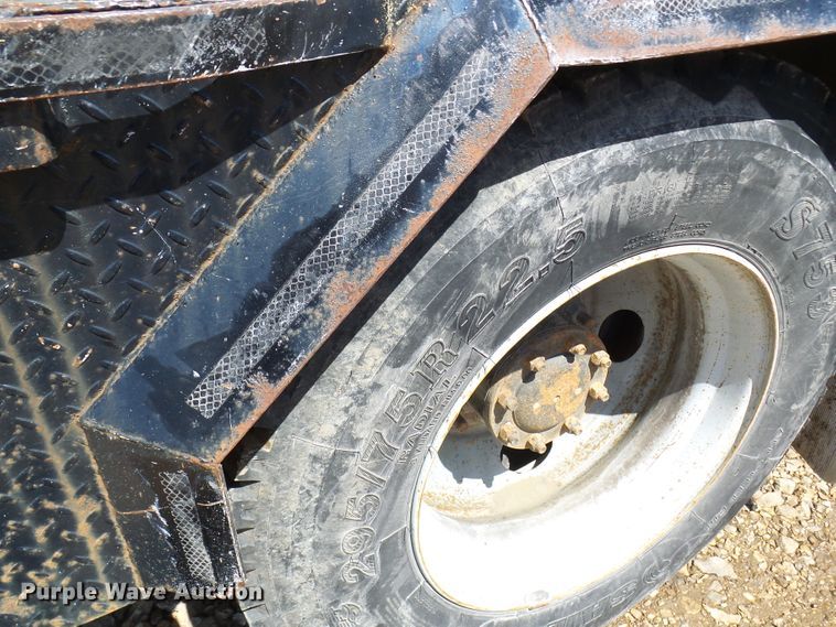 image for item DL0957 2005 GMC C7500  flatbed truck