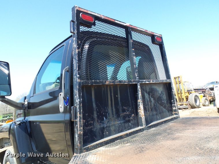 image for item DL0957 2005 GMC C7500  flatbed truck