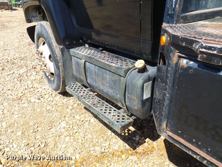 image for item DL0957 2005 GMC C7500  flatbed truck