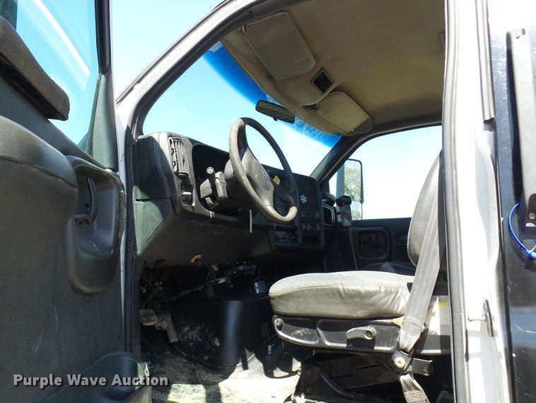 image for item DL0957 2005 GMC C7500  flatbed truck