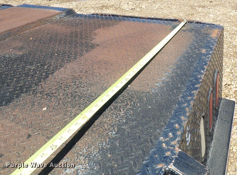 image for item DL0957 2005 GMC C7500  flatbed truck