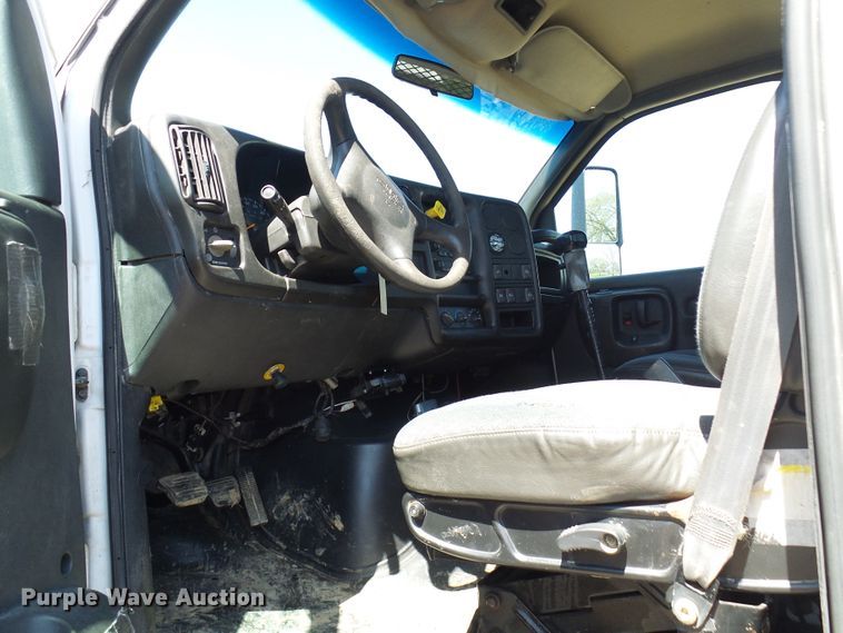 image for item DL0957 2005 GMC C7500  flatbed truck