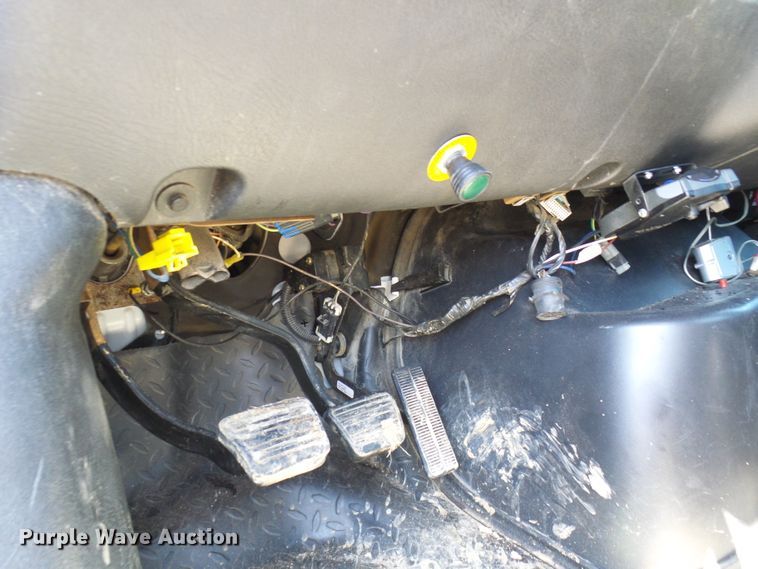 image for item DL0957 2005 GMC C7500  flatbed truck