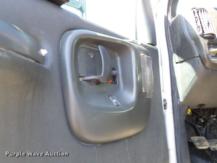 image for item DL0957 2005 GMC C7500  flatbed truck