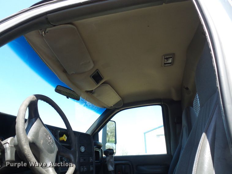 image for item DL0957 2005 GMC C7500  flatbed truck