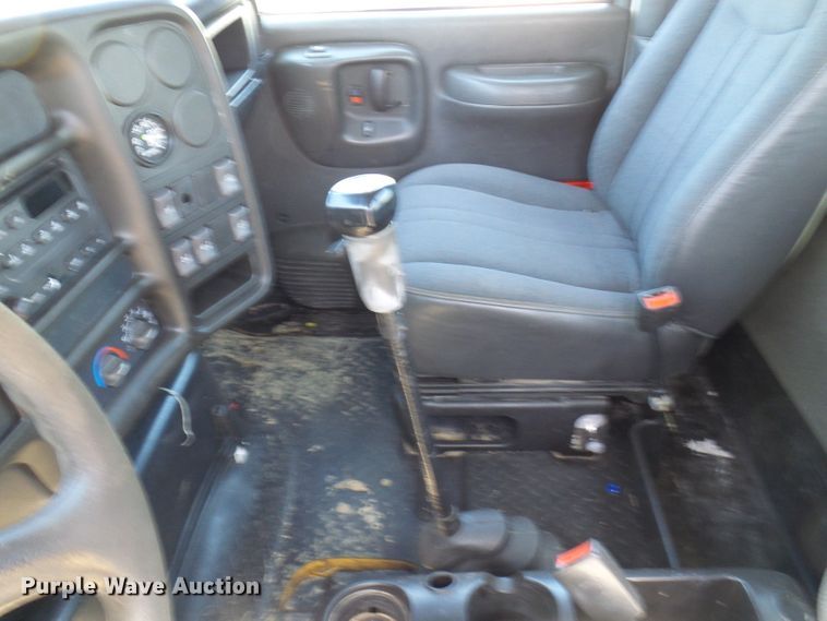 image for item DL0957 2005 GMC C7500  flatbed truck