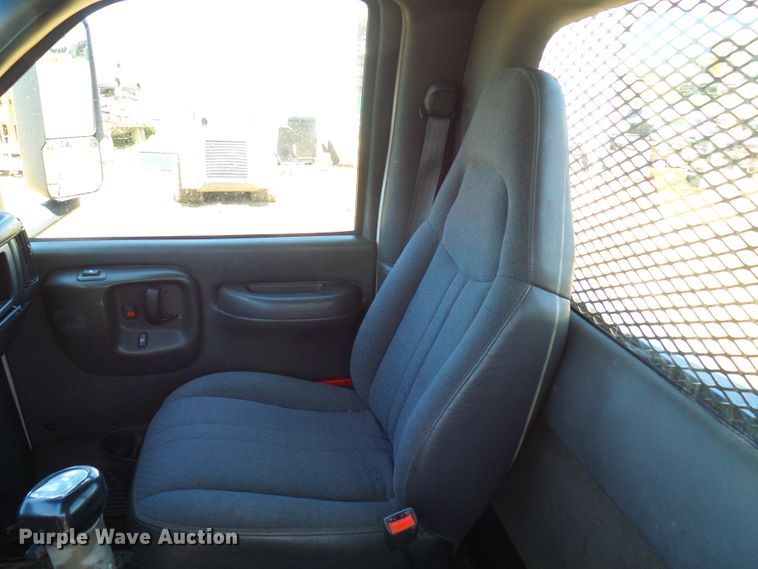 image for item DL0957 2005 GMC C7500  flatbed truck