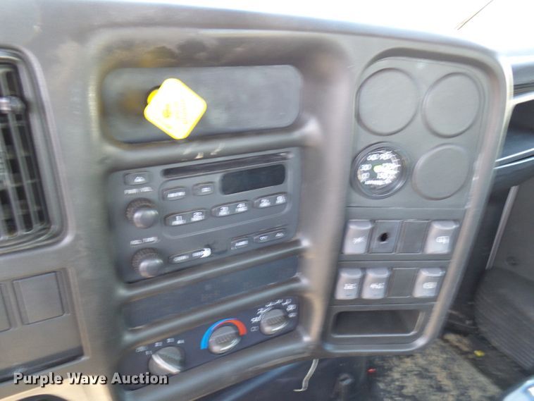 image for item DL0957 2005 GMC C7500  flatbed truck