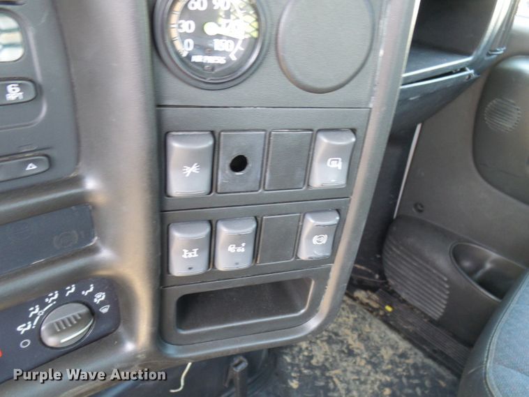 image for item DL0957 2005 GMC C7500  flatbed truck