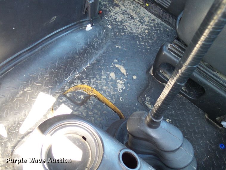 image for item DL0957 2005 GMC C7500  flatbed truck