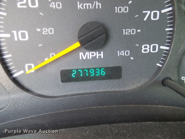 image for item DL0957 2005 GMC C7500  flatbed truck