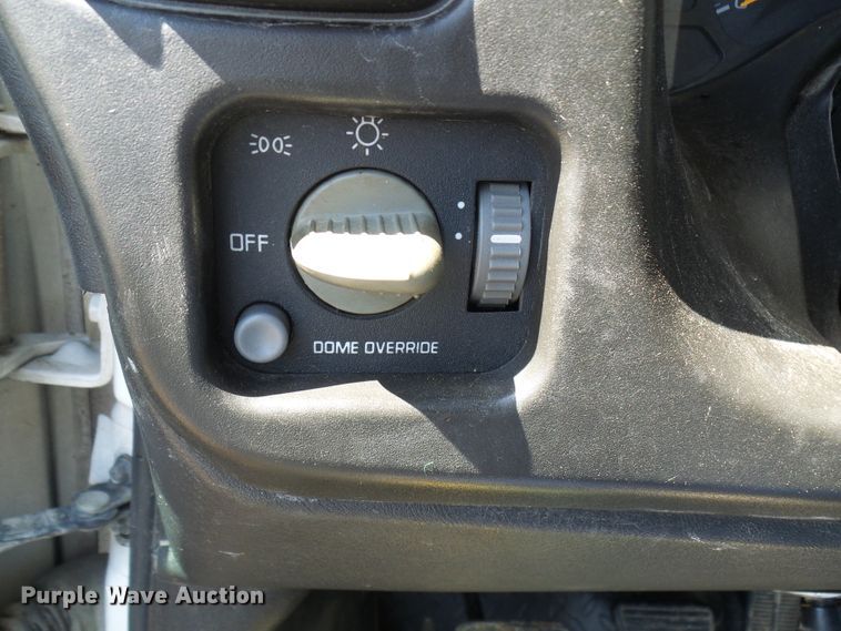 image for item DL0957 2005 GMC C7500  flatbed truck