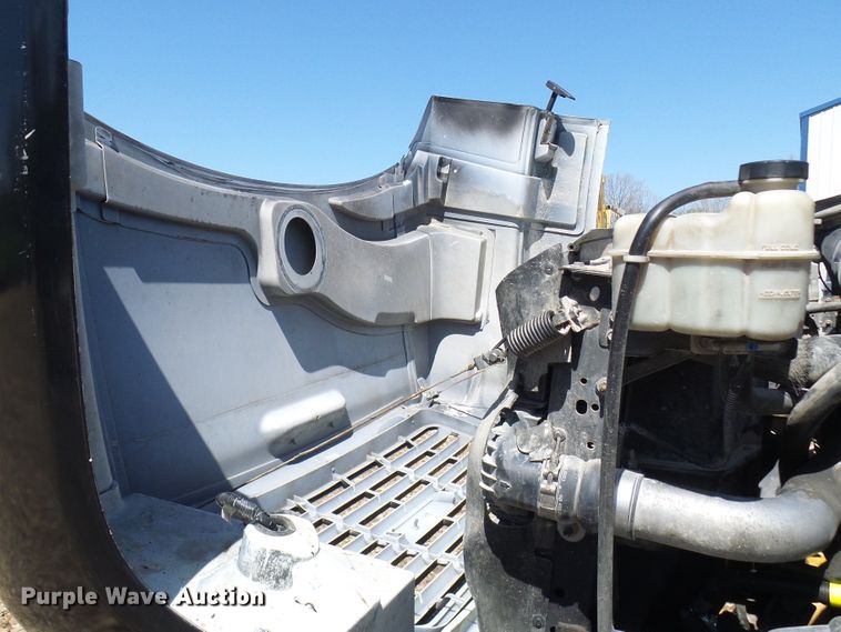 image for item DL0957 2005 GMC C7500  flatbed truck