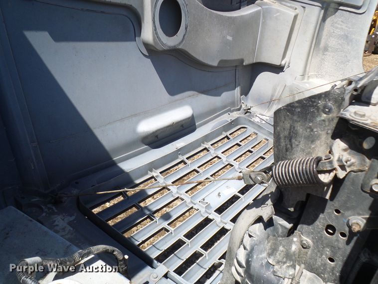 image for item DL0957 2005 GMC C7500  flatbed truck