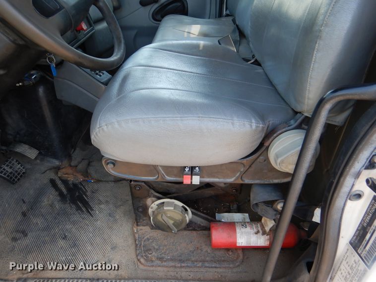 image for item DL2767 2004 International DuraStar 4400  semi truck