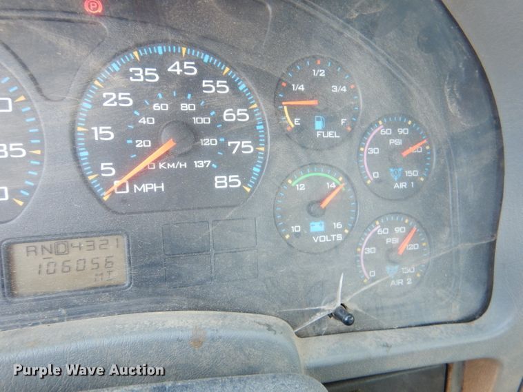 image for item DL2767 2004 International DuraStar 4400  semi truck