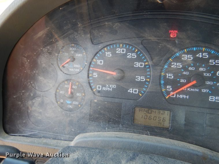 image for item DL2767 2004 International DuraStar 4400  semi truck