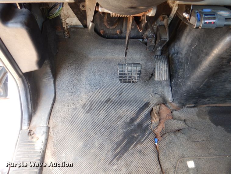 image for item DL2767 2004 International DuraStar 4400  semi truck