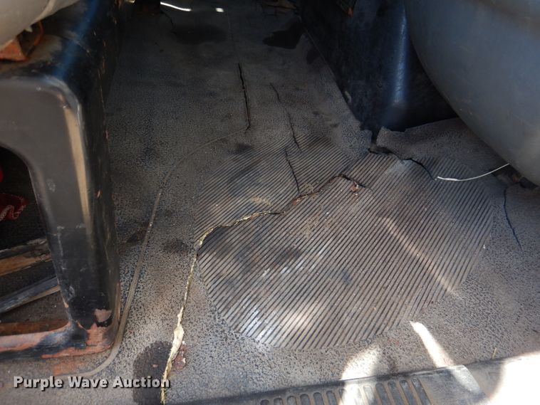 image for item DL2767 2004 International DuraStar 4400  semi truck