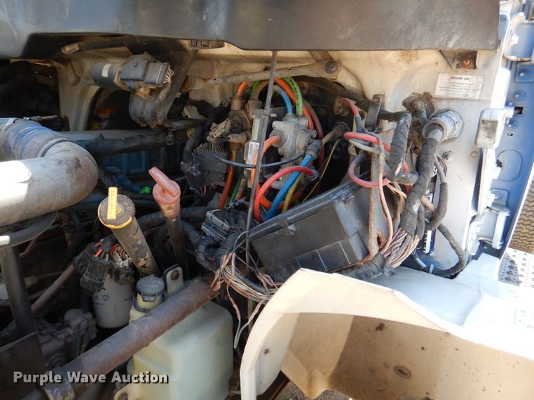 image for item DL2767 2004 International DuraStar 4400  semi truck