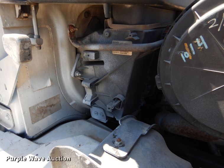 image for item DL2767 2004 International DuraStar 4400  semi truck