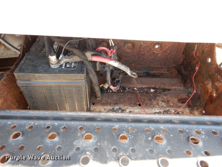 image for item DL2767 2004 International DuraStar 4400  semi truck