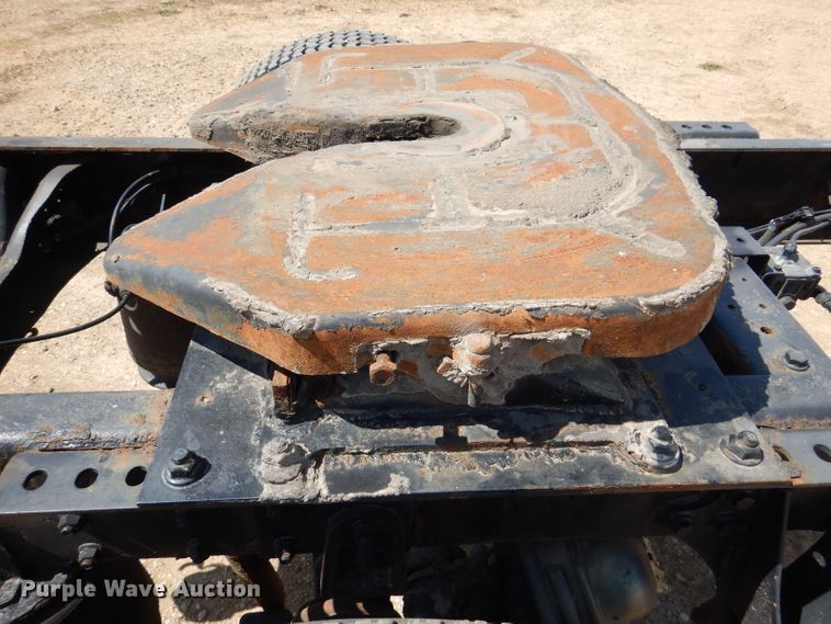 image for item DL2767 2004 International DuraStar 4400  semi truck